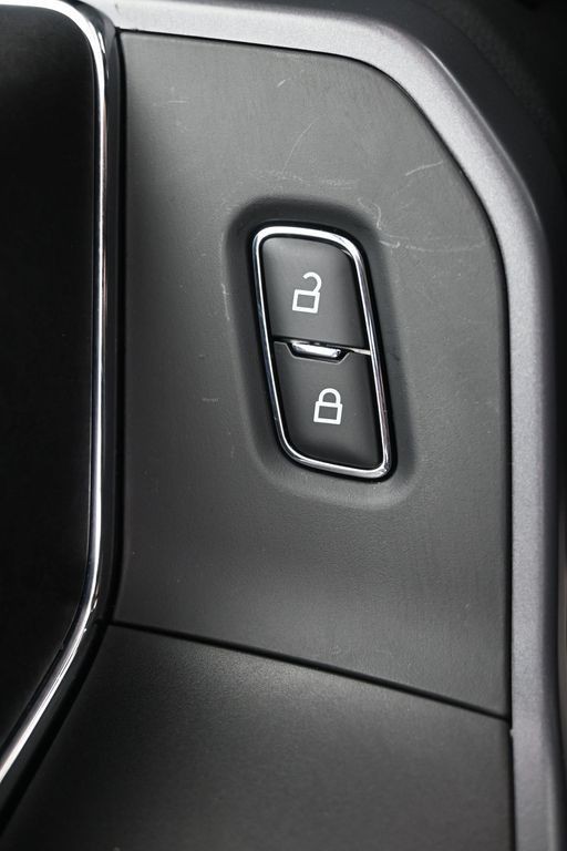 Ford F-150 Vehicle Full-screen Gallery Image 22