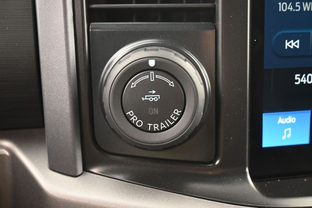 Ford F-150 Vehicle Full-screen Gallery Image 13
