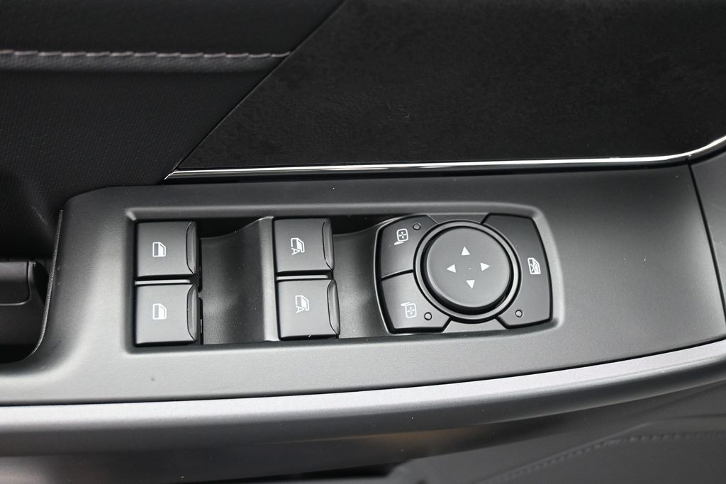 Ford F-150 Vehicle Full-screen Gallery Image 21