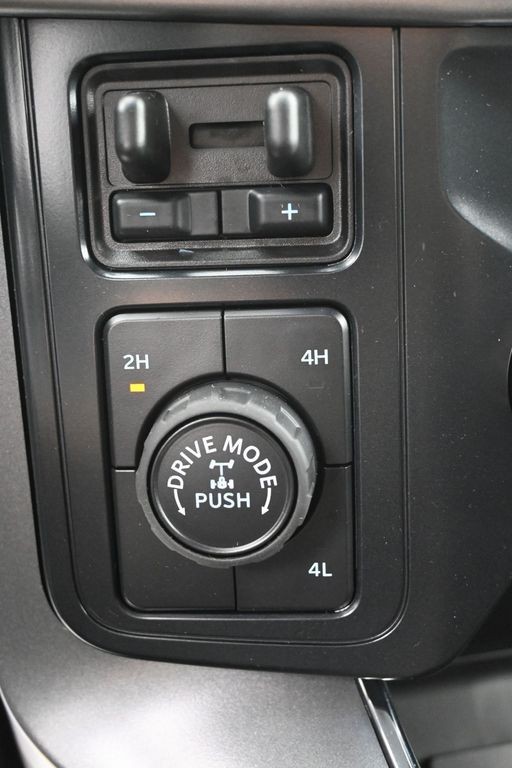 Ford F-150 Vehicle Full-screen Gallery Image 14