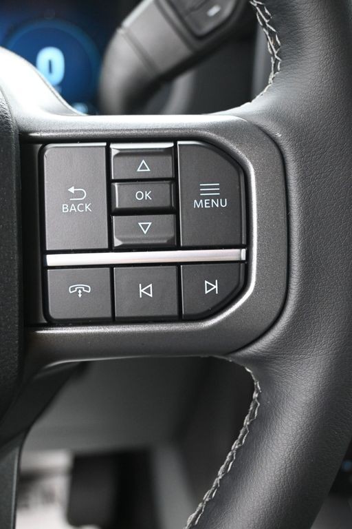 Ford F-150 Vehicle Full-screen Gallery Image 16
