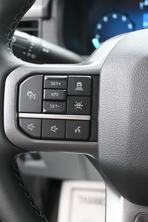 Ford F-150 Vehicle Full-screen Gallery Image 17