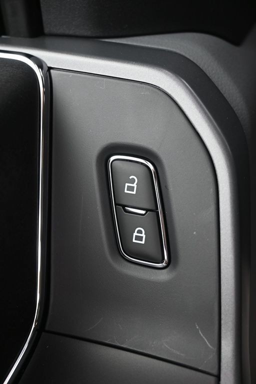 Ford F-150 Vehicle Full-screen Gallery Image 20