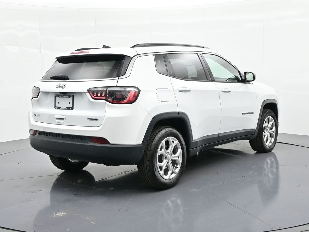 Jeep Compass Vehicle Full-screen Gallery Image 6