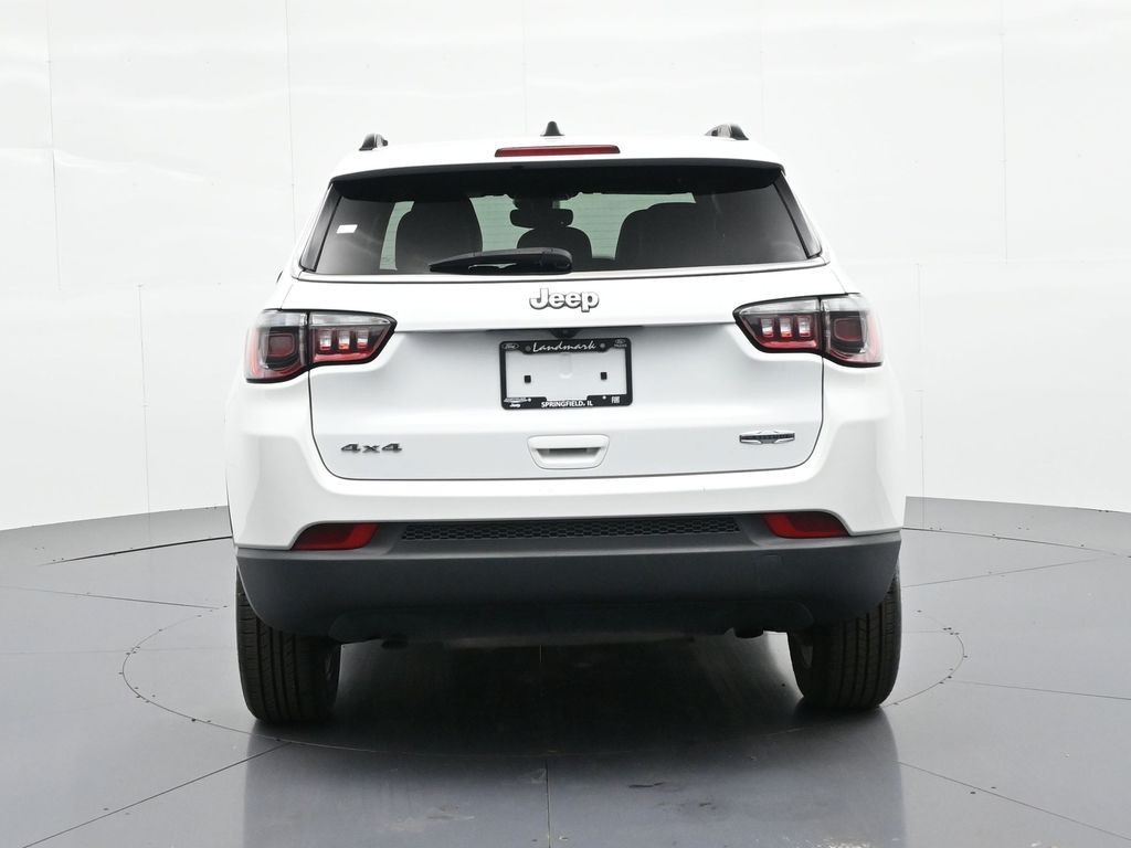 Jeep Compass Vehicle Full-screen Gallery Image 7