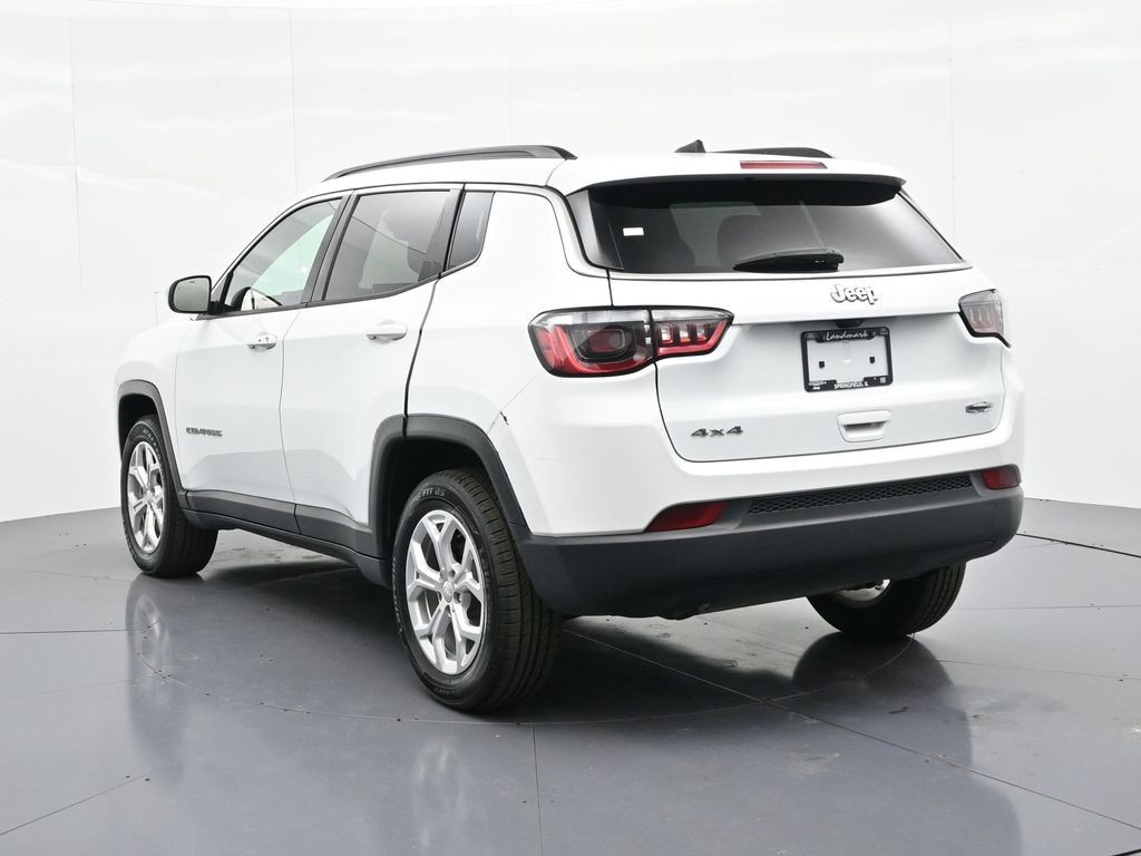Jeep Compass Vehicle Full-screen Gallery Image 8