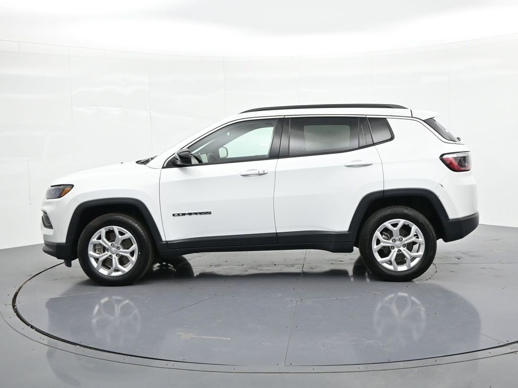 Jeep Compass Vehicle Full-screen Gallery Image 9