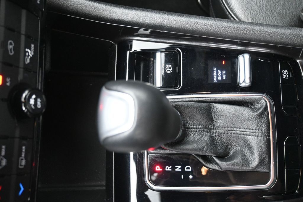 Jeep Compass Vehicle Full-screen Gallery Image 14