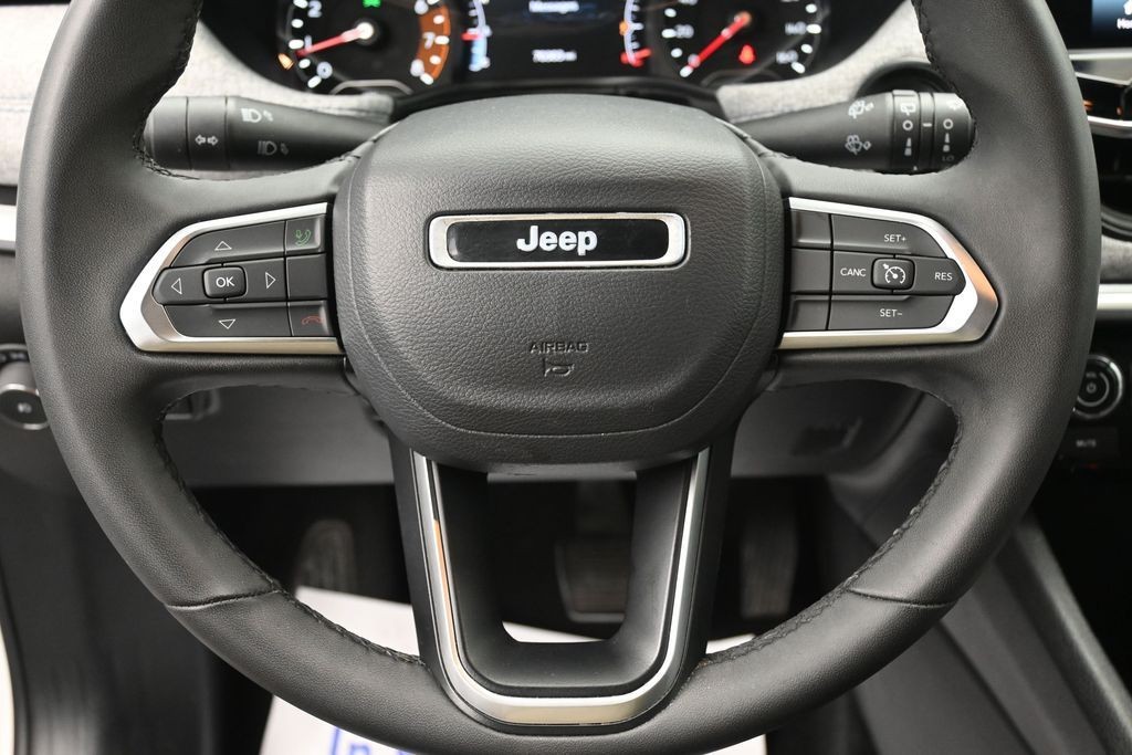 Jeep Compass Vehicle Full-screen Gallery Image 15