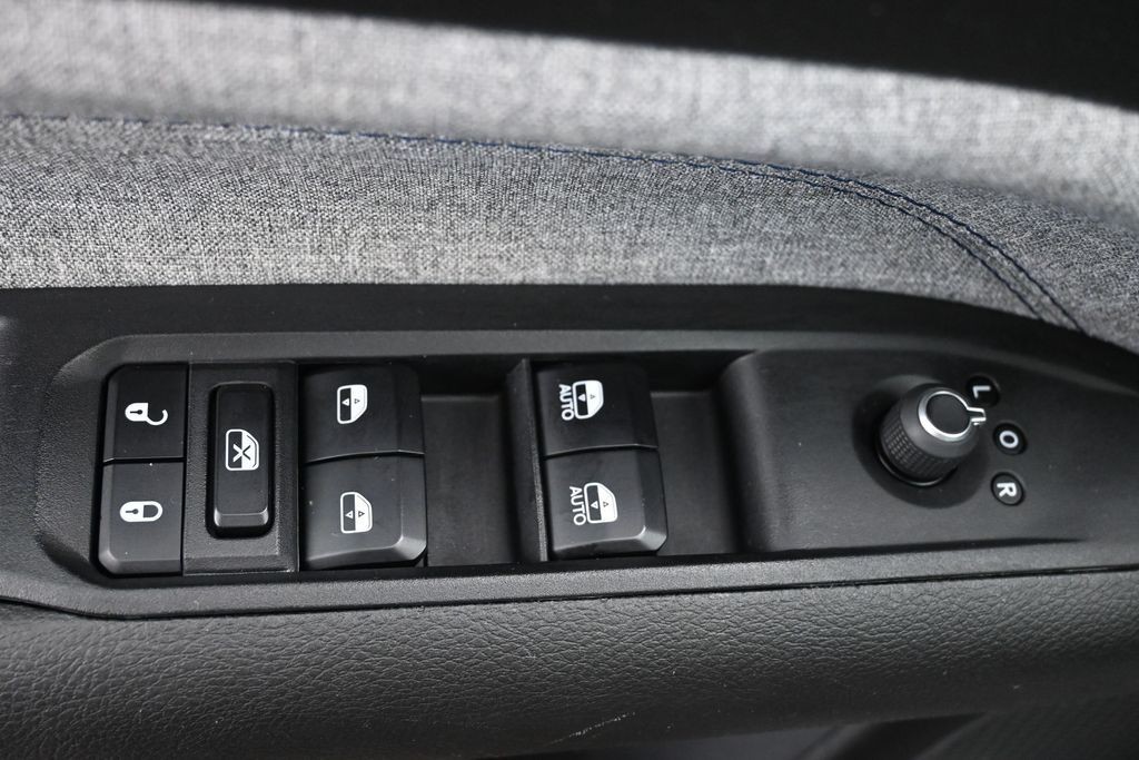 Jeep Compass Vehicle Full-screen Gallery Image 19