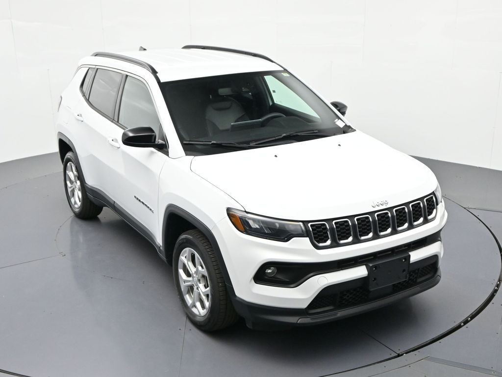 Jeep Compass Vehicle Full-screen Gallery Image 21