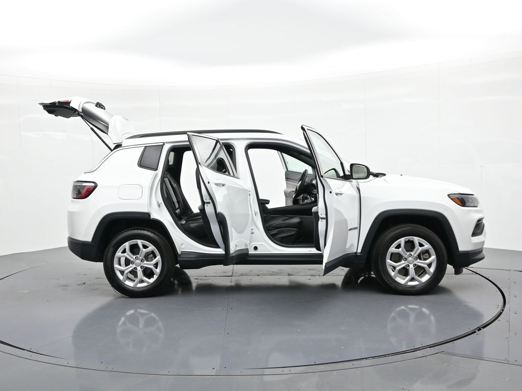Jeep Compass Vehicle Full-screen Gallery Image 29