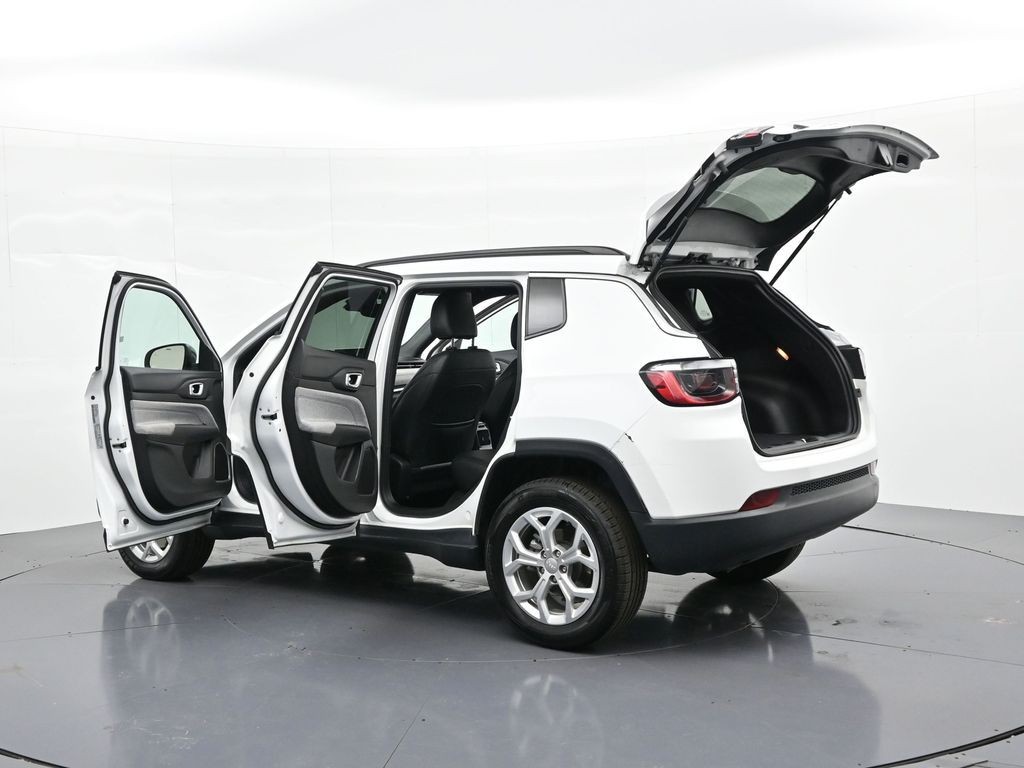 Jeep Compass Vehicle Full-screen Gallery Image 30