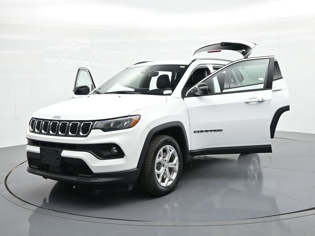 Jeep Compass Vehicle Full-screen Gallery Image 31