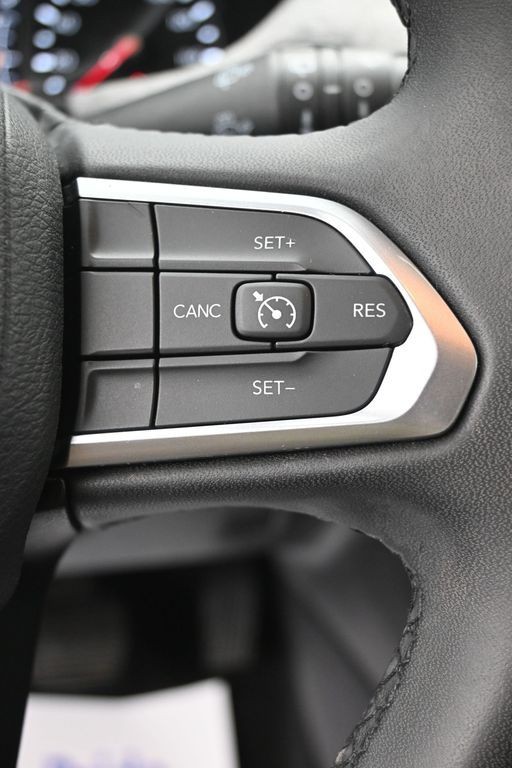 Jeep Compass Vehicle Full-screen Gallery Image 16