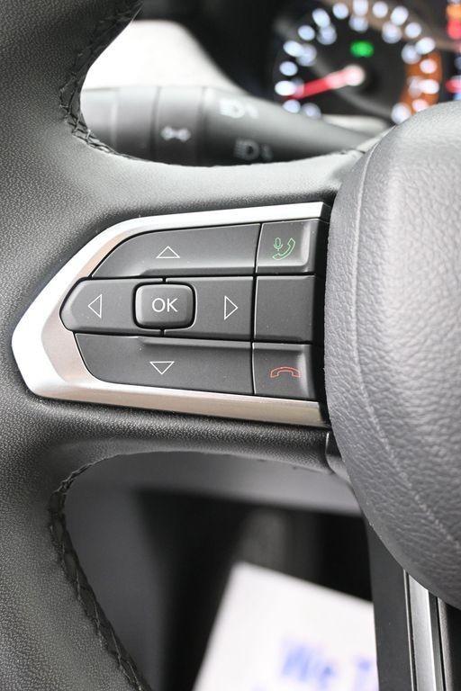 Jeep Compass Vehicle Full-screen Gallery Image 17