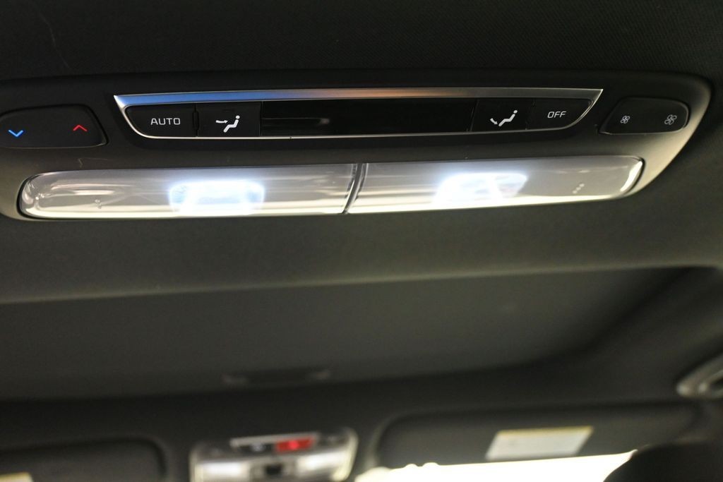 Kia Telluride Vehicle Full-screen Gallery Image 21