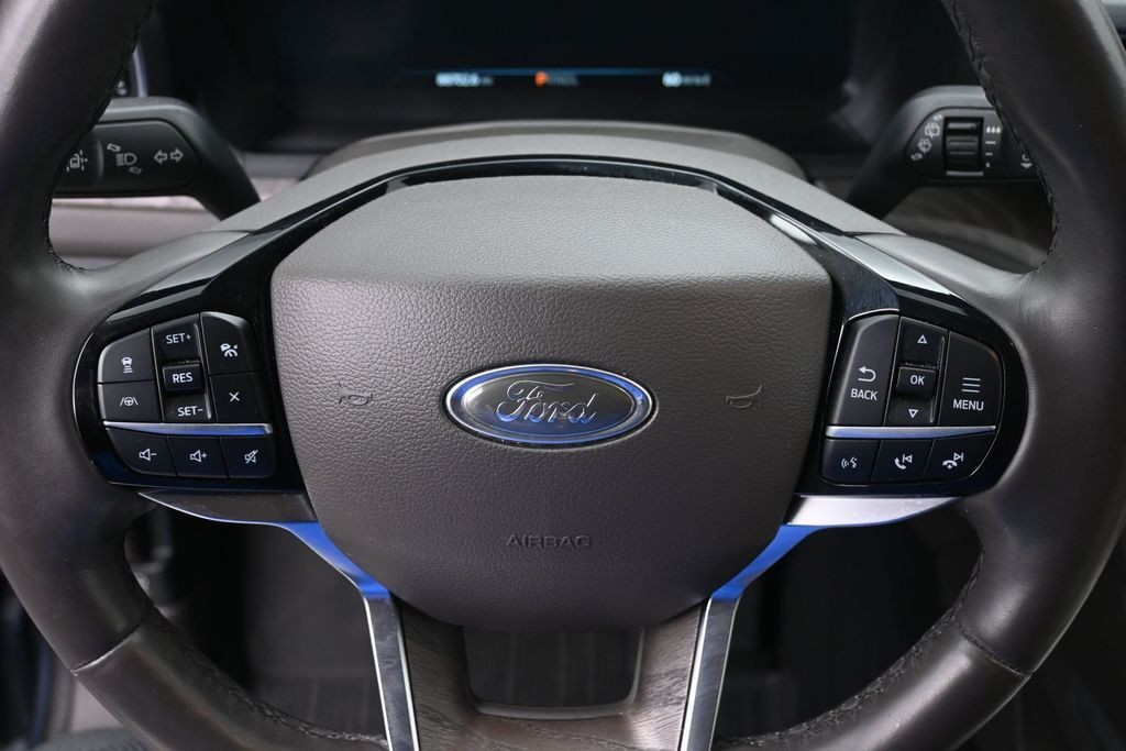Ford Explorer Vehicle Full-screen Gallery Image 17
