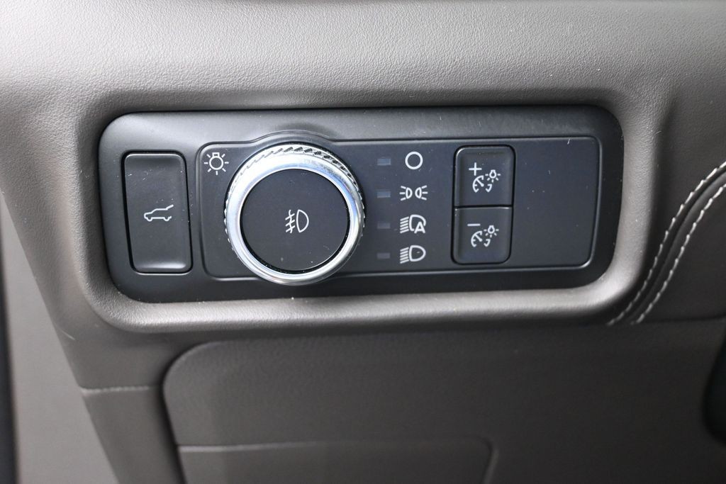 Ford Explorer Vehicle Full-screen Gallery Image 20
