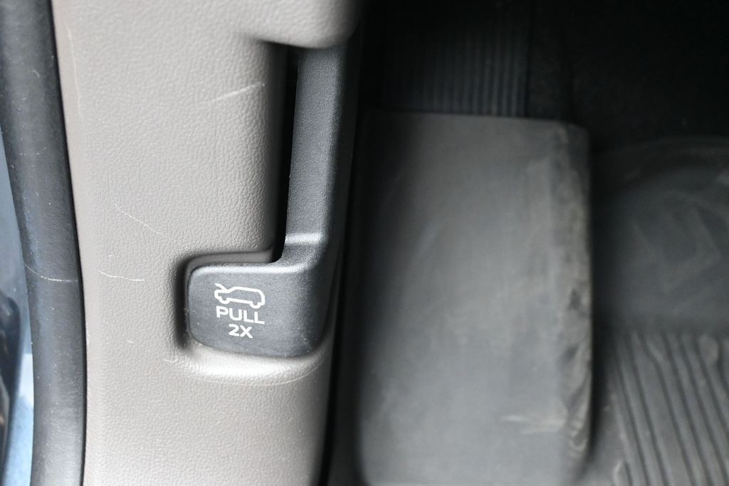 Ford Explorer Vehicle Full-screen Gallery Image 21