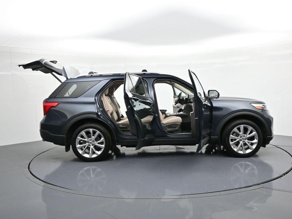 Ford Explorer Vehicle Full-screen Gallery Image 32