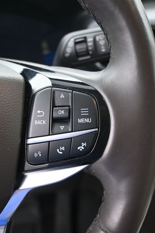 Ford Explorer Vehicle Full-screen Gallery Image 18