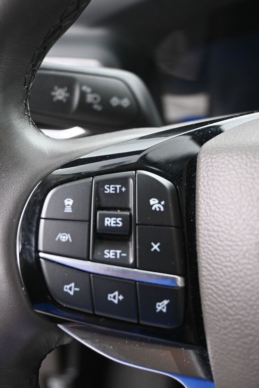 Ford Explorer Vehicle Full-screen Gallery Image 19
