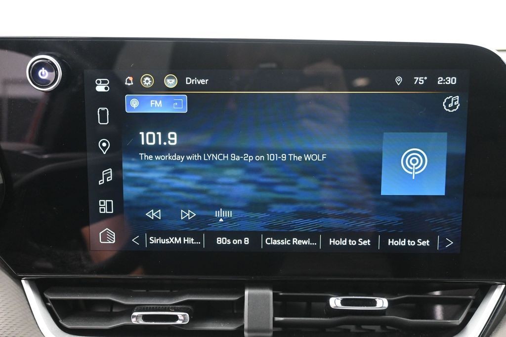 Chevrolet Equinox Vehicle Full-screen Gallery Image 11