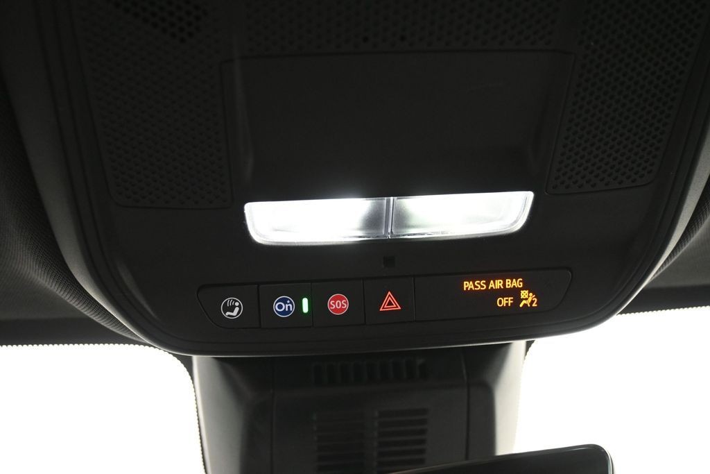 Chevrolet Equinox Vehicle Full-screen Gallery Image 14