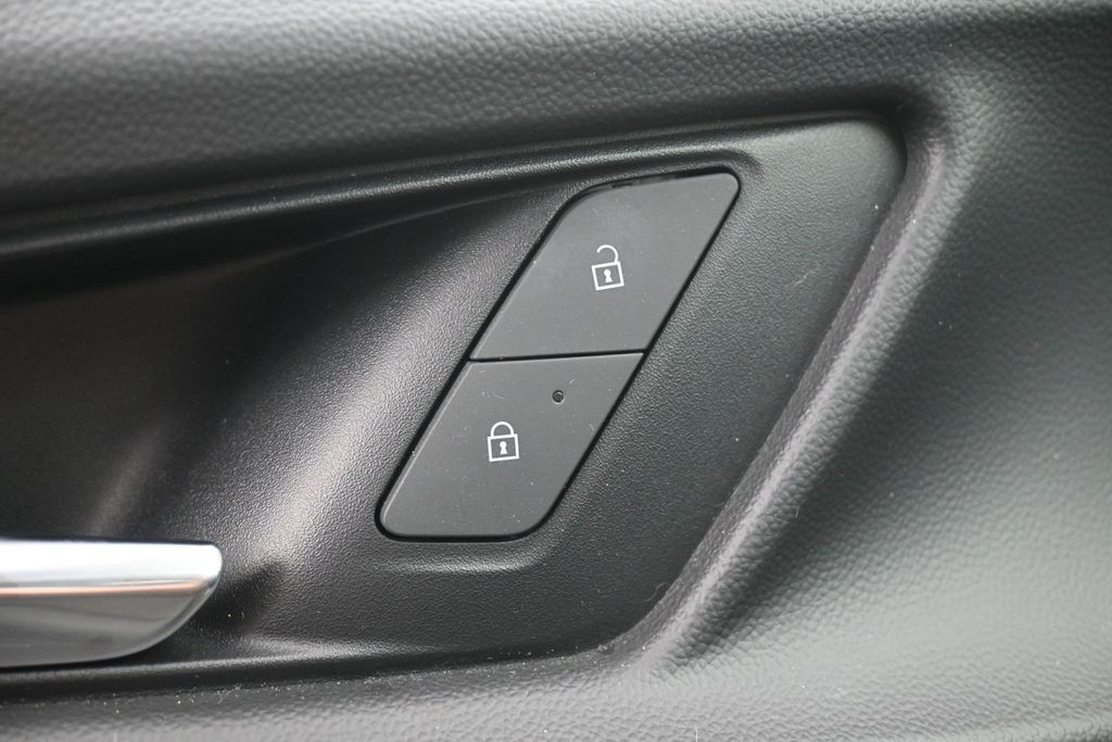 Chevrolet Equinox Vehicle Full-screen Gallery Image 19