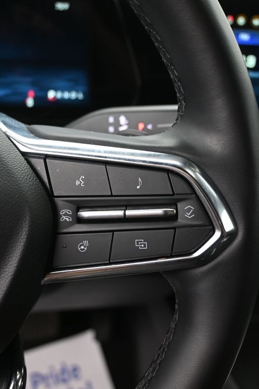 Chevrolet Equinox Vehicle Full-screen Gallery Image 16