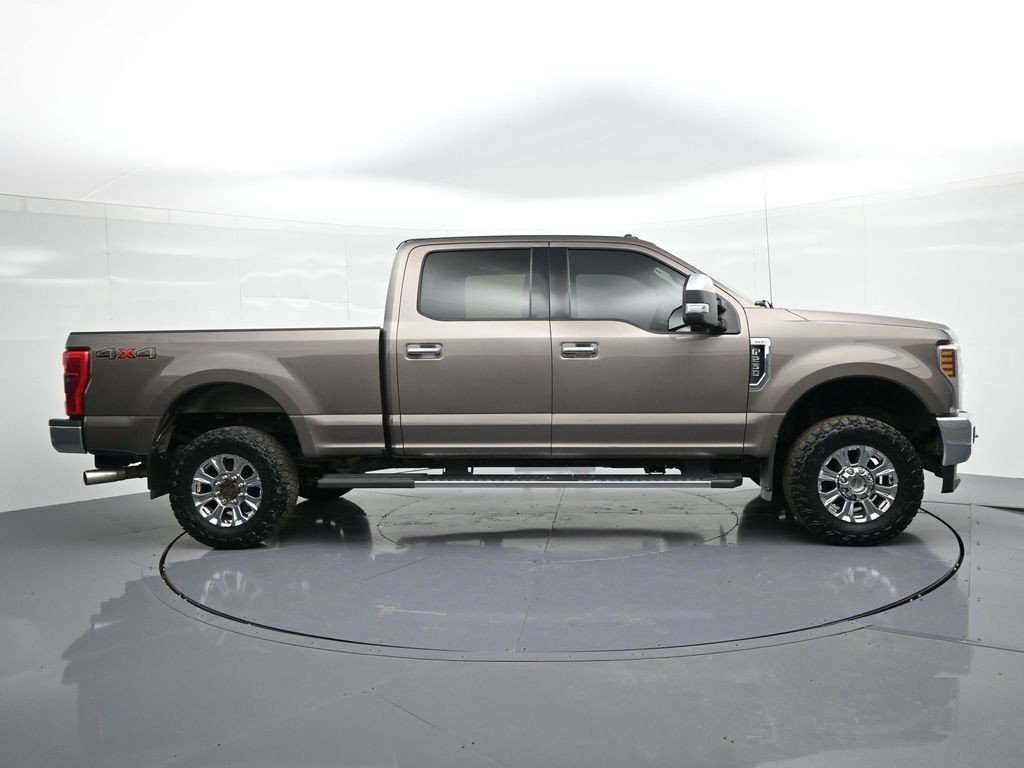 Ford Super Duty F-250 SRW Vehicle Full-screen Gallery Image 5