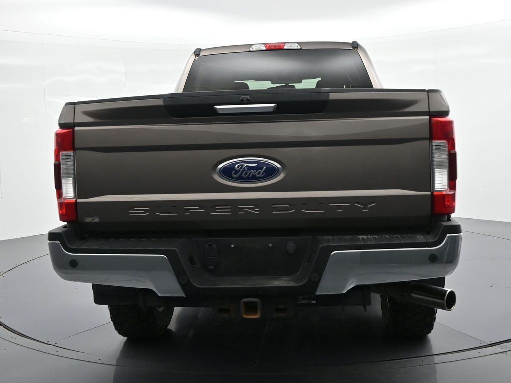 Ford Super Duty F-250 SRW Vehicle Full-screen Gallery Image 7