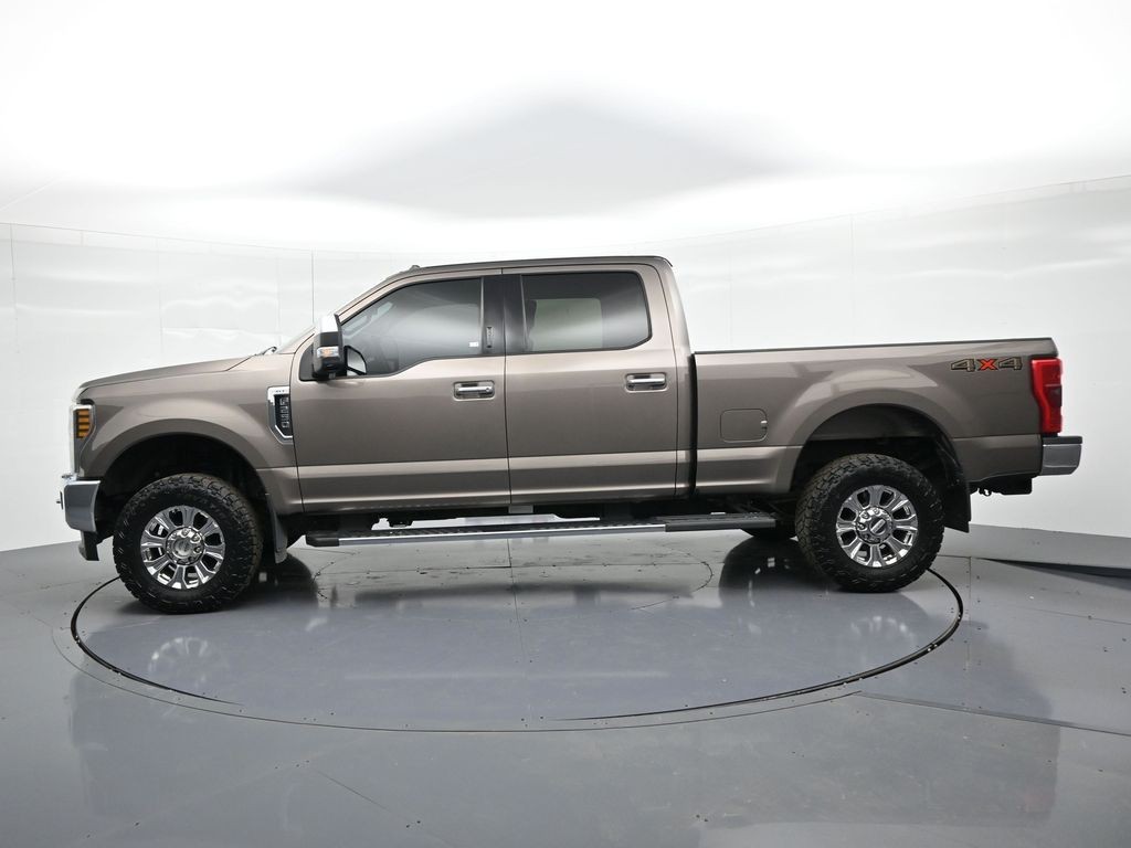 Ford Super Duty F-250 SRW Vehicle Full-screen Gallery Image 9