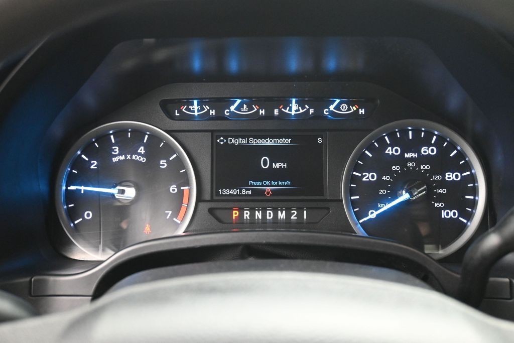 Ford Super Duty F-250 SRW Vehicle Full-screen Gallery Image 10
