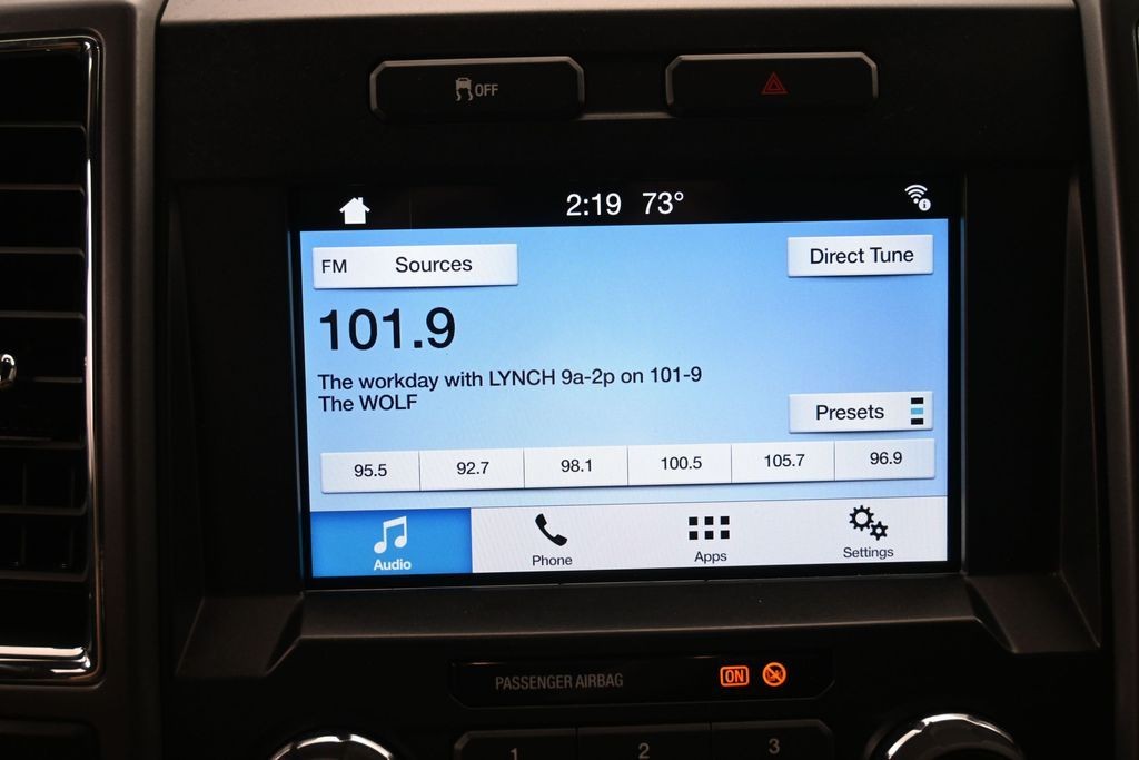Ford Super Duty F-250 SRW Vehicle Full-screen Gallery Image 11