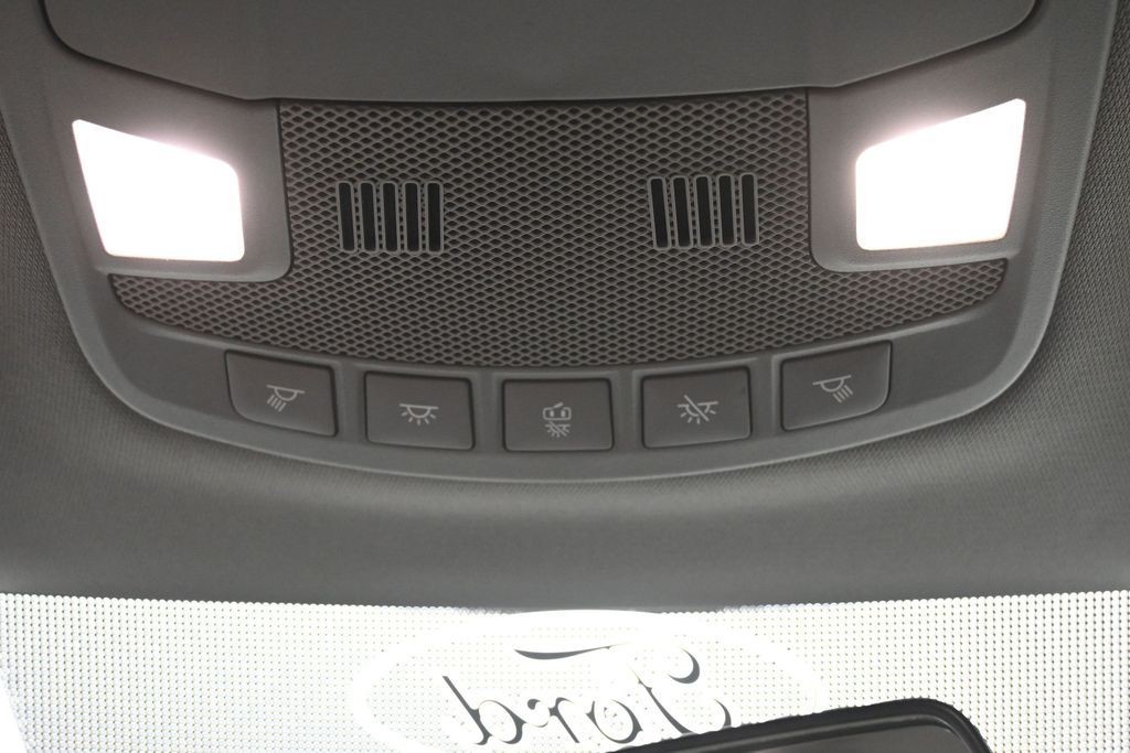 Ford Super Duty F-250 SRW Vehicle Full-screen Gallery Image 15