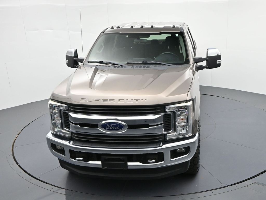Ford Super Duty F-250 SRW Vehicle Full-screen Gallery Image 27