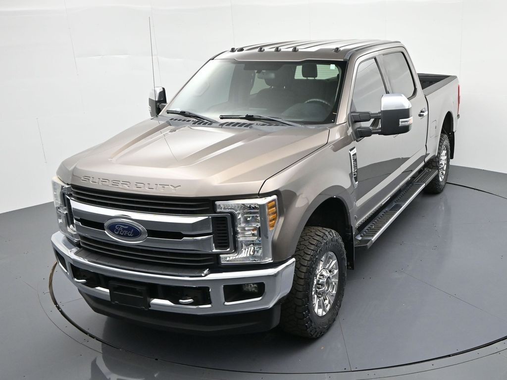 Ford Super Duty F-250 SRW Vehicle Full-screen Gallery Image 28