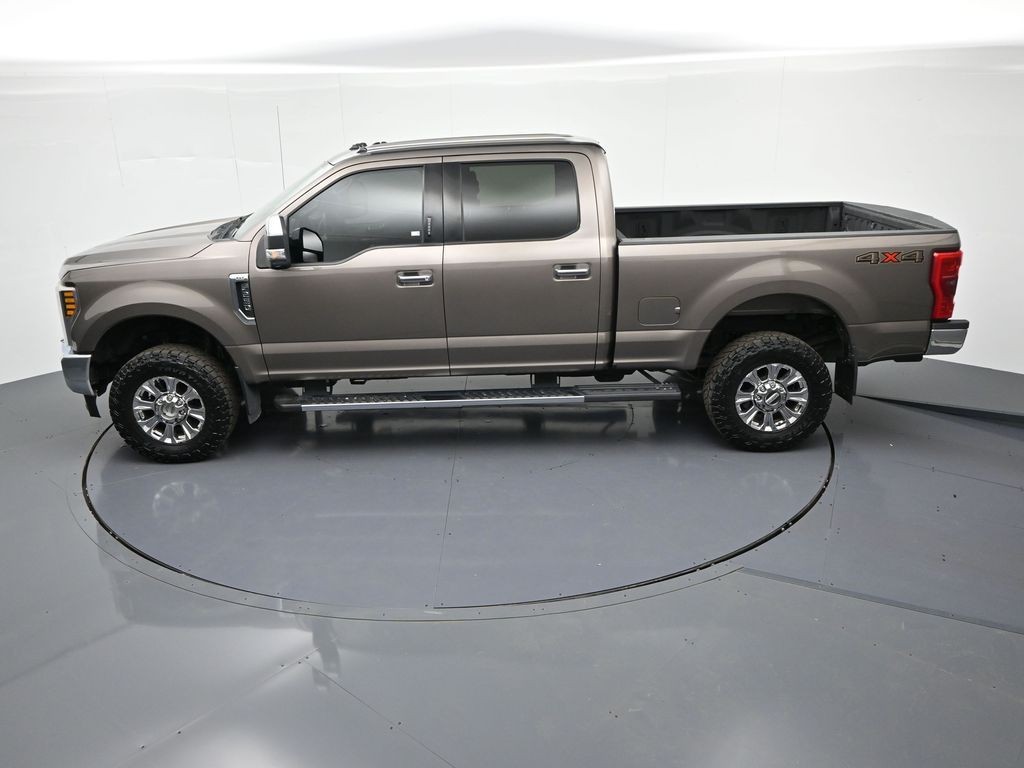 Ford Super Duty F-250 SRW Vehicle Full-screen Gallery Image 29