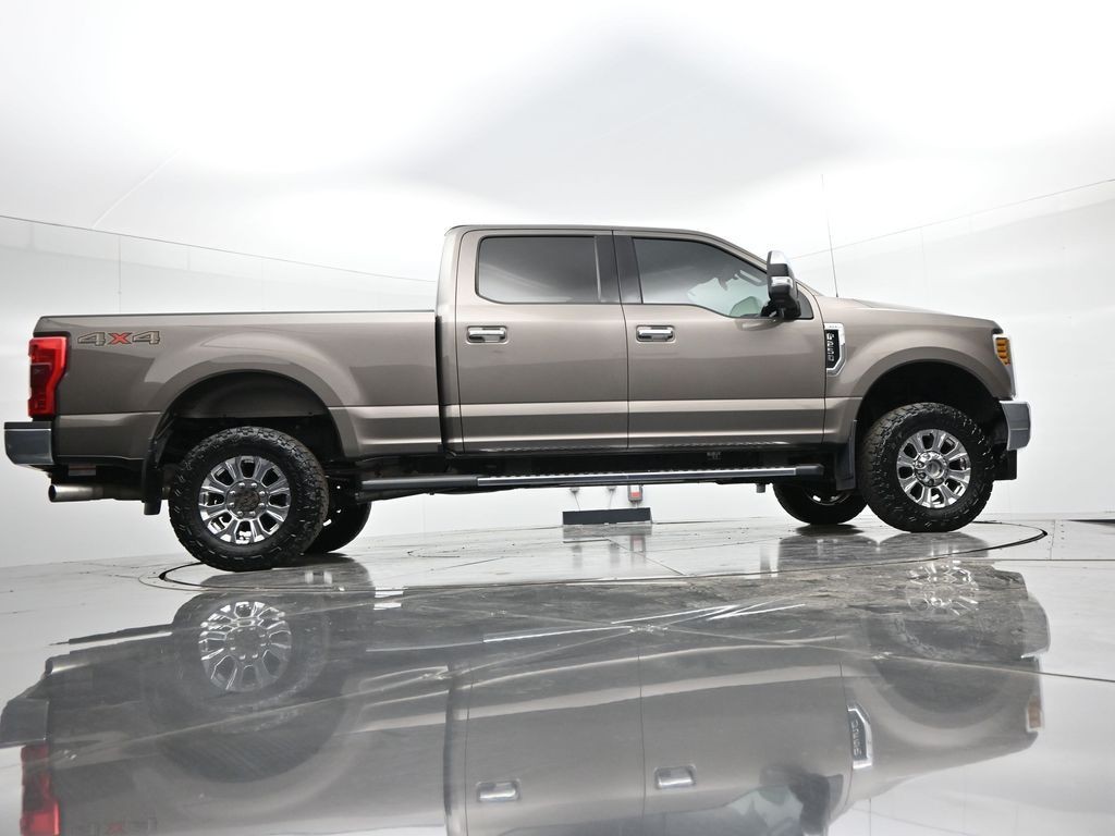 Ford Super Duty F-250 SRW Vehicle Full-screen Gallery Image 33