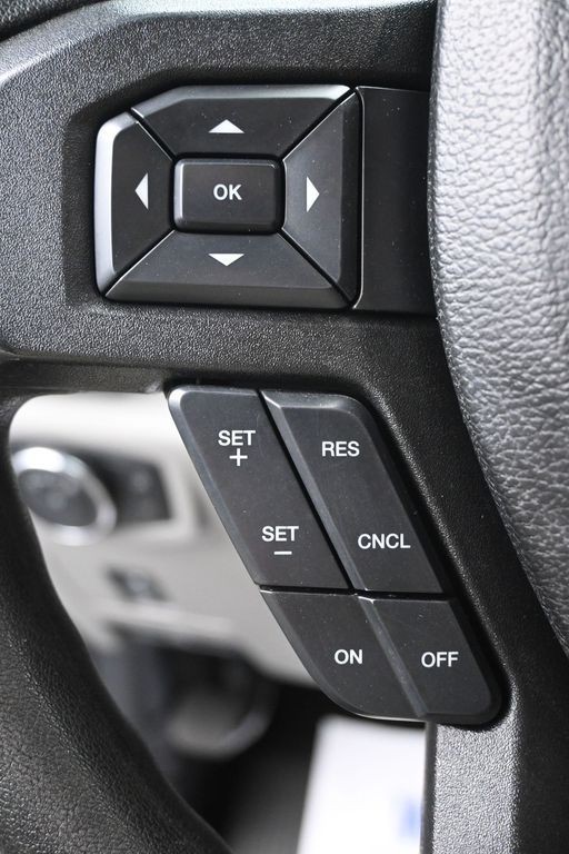 Ford Super Duty F-250 SRW Vehicle Full-screen Gallery Image 20