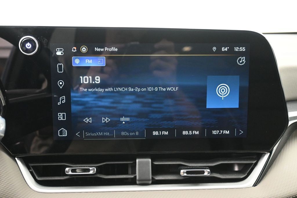 Chevrolet Equinox Vehicle Full-screen Gallery Image 11