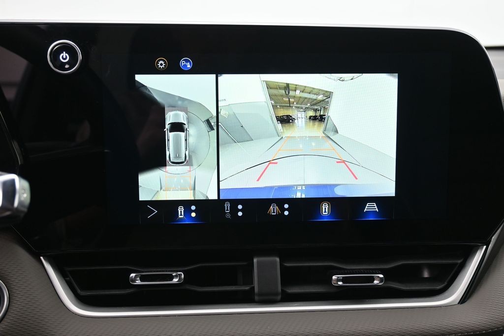 Chevrolet Equinox Vehicle Full-screen Gallery Image 12