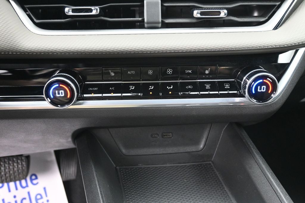 Chevrolet Equinox Vehicle Full-screen Gallery Image 13