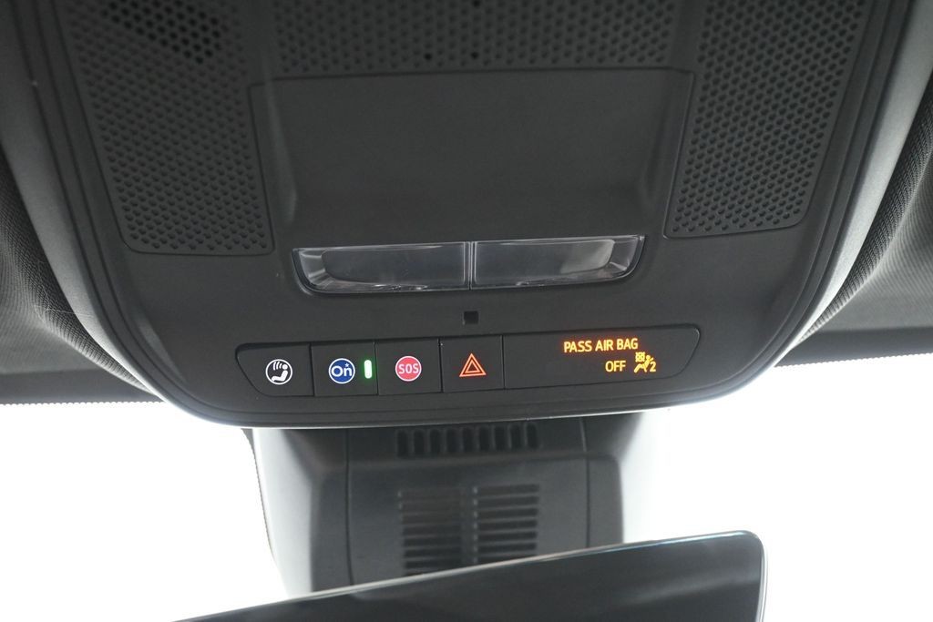 Chevrolet Equinox Vehicle Full-screen Gallery Image 14