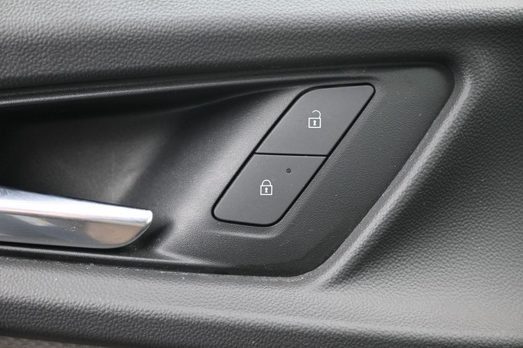 Chevrolet Equinox Vehicle Full-screen Gallery Image 19