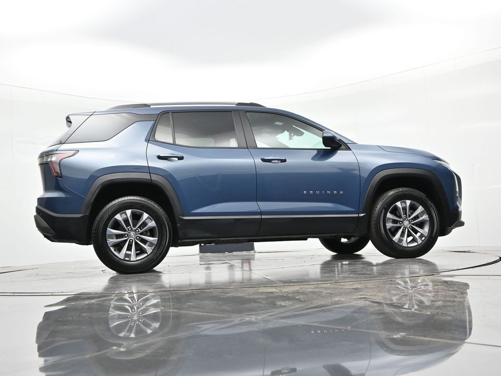 Chevrolet Equinox Vehicle Full-screen Gallery Image 29