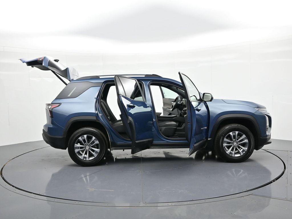 Chevrolet Equinox Vehicle Full-screen Gallery Image 30