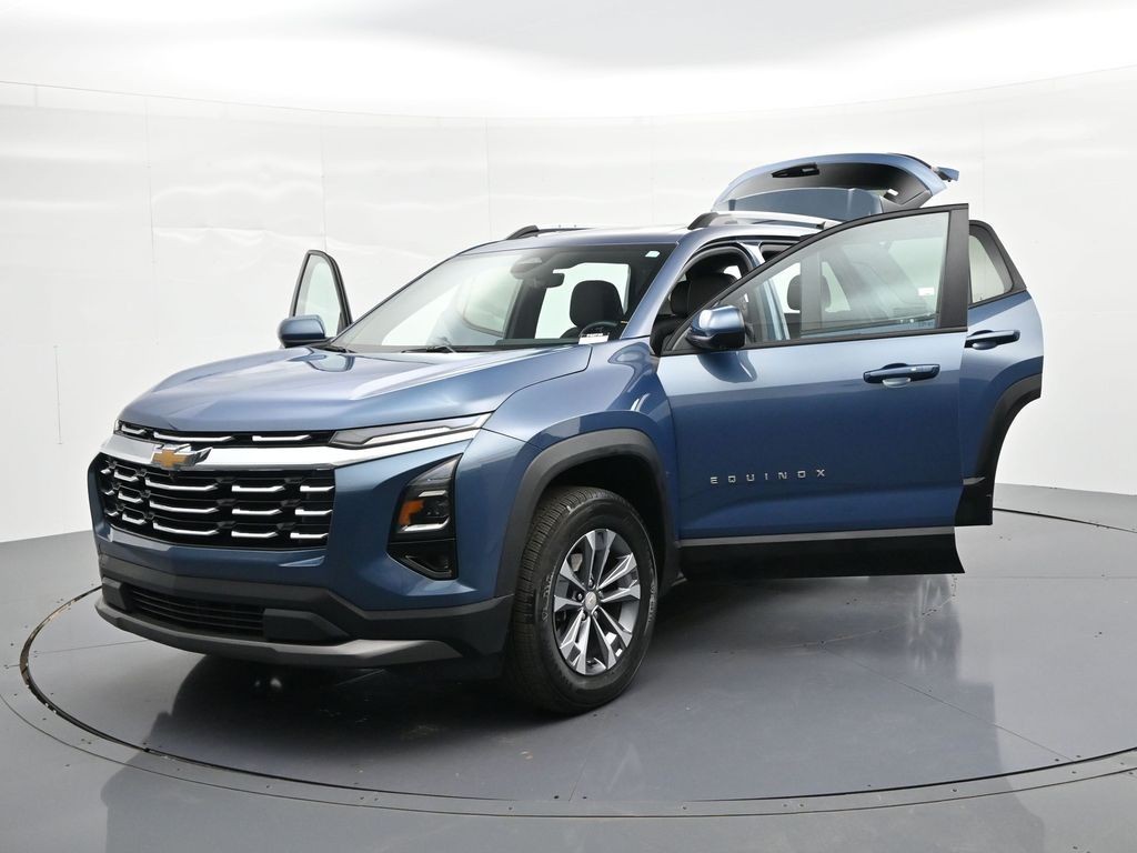 Chevrolet Equinox Vehicle Full-screen Gallery Image 32
